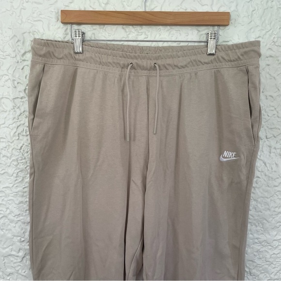 NWT Nike Standard Fit High Rise Joggers XL - Picture 3 of 6